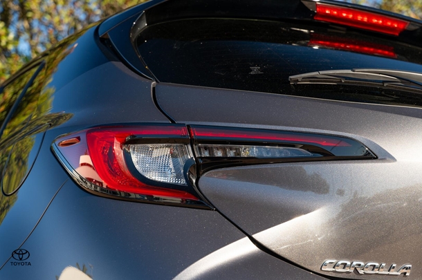 2024 TOYOTA Corolla Hatch Hybrid ZR image 27
