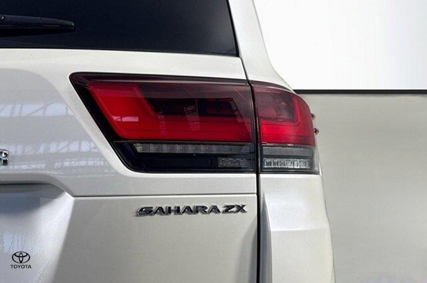 2022 Toyota LANDCRUISER Sahara ZX image 8