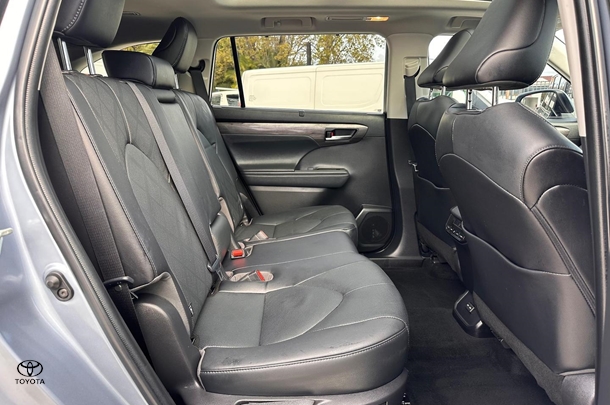 2022 Toyota Kluger Hybrid AWD GRANDE image 21