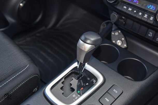 2023 Toyota HILUX SR5 image 13