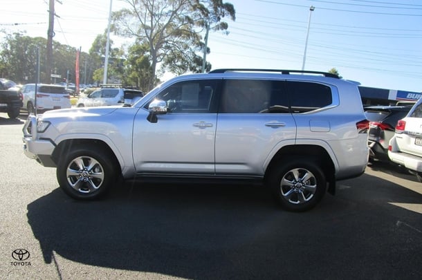 2022 Toyota Landcruiser Sahara image 2