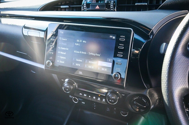 2023 Toyota Hilux 4x4 GR-S image 21