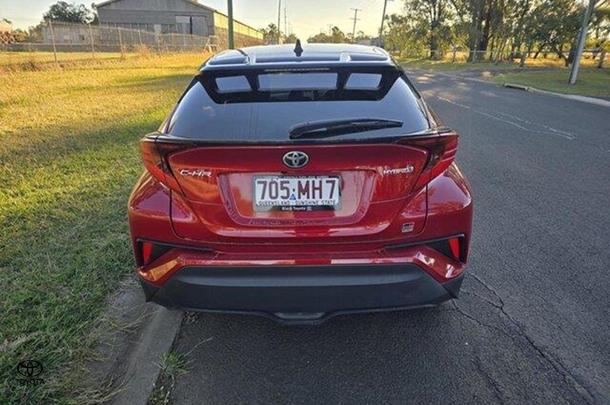 2021 Toyota C-HR Hybrid GR-S image 19