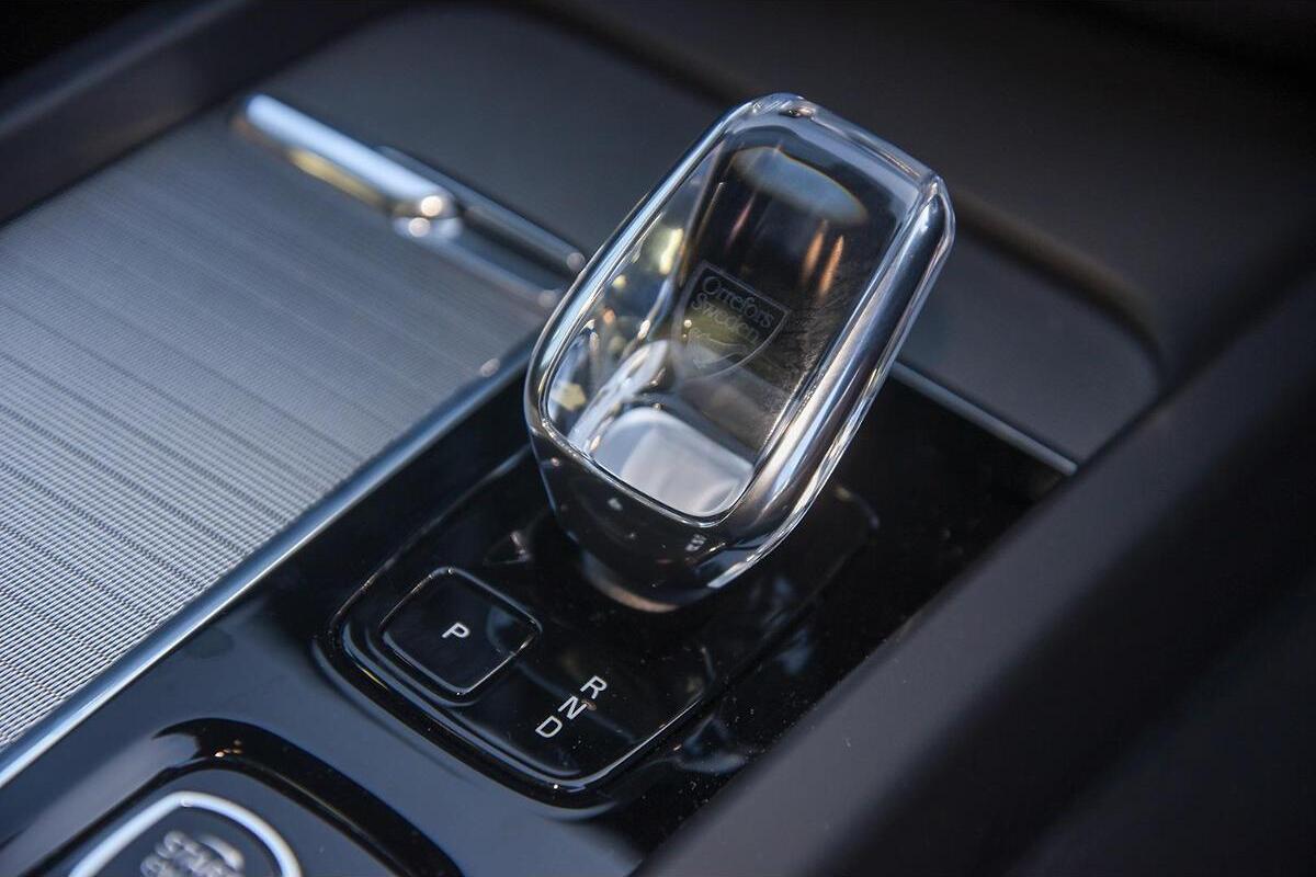 2025 Volvo XC60 Ultra T8 Plug-In Hybrid Auto AWD MY25 image 16