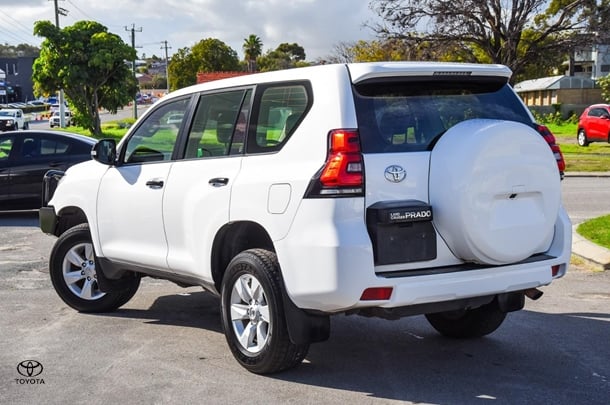 2019 Toyota Prado GX image 2