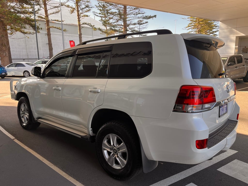 2020 Toyota Landcruiser GXL image 5