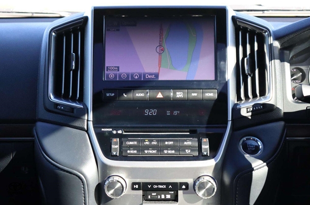 2020 Toyota Landcruiser VX image 18