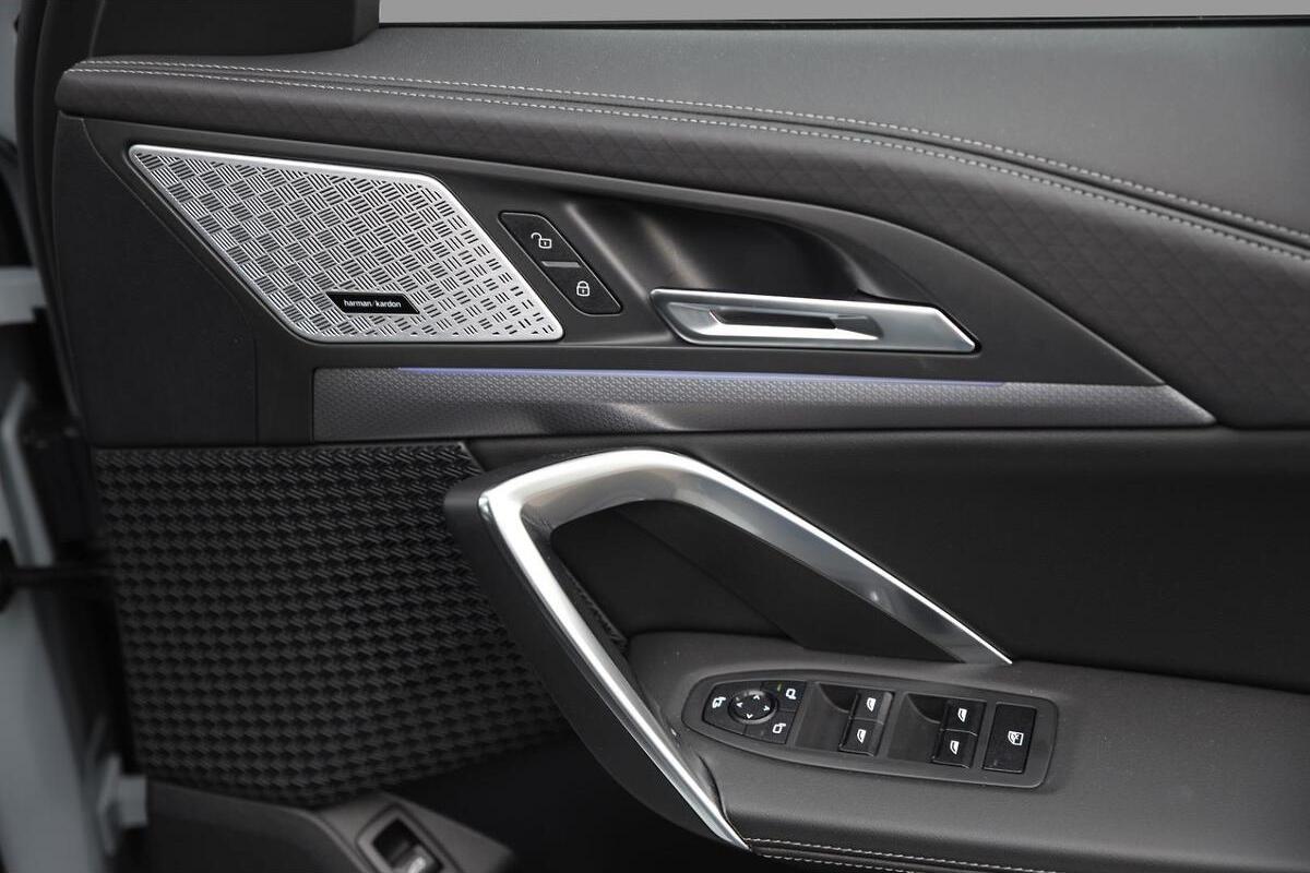 2024 BMW iX2 xDrive30 M Sport U10 Auto AWD image 14