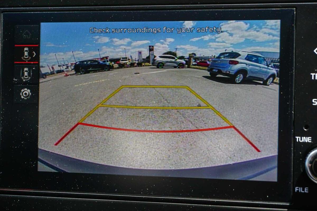 2024 Kia Sportage S Manual FWD MY25 image 9