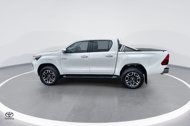 2020 Toyota Hilux SR5 image 4