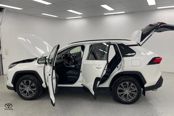 2023 Toyota RAV4 Hybrid GXL-2WD image 13
