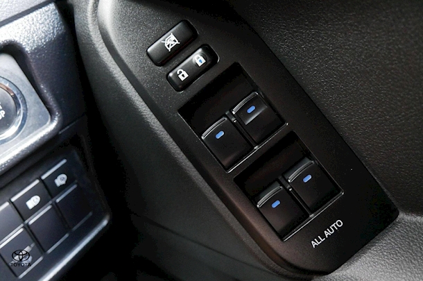 2023 Toyota Prado GXL image 17