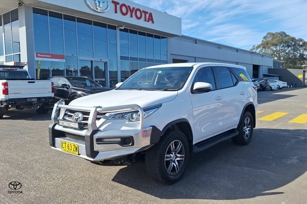 2019 Toyota Fortuner GX image 3