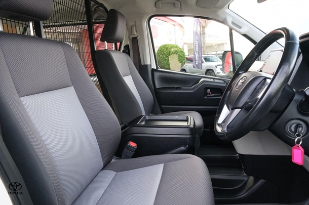 2022 Toyota Hiace LWB image 14