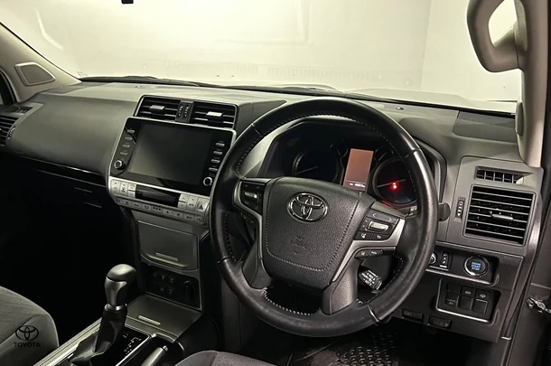 2022 Toyota Prado GXL image 10