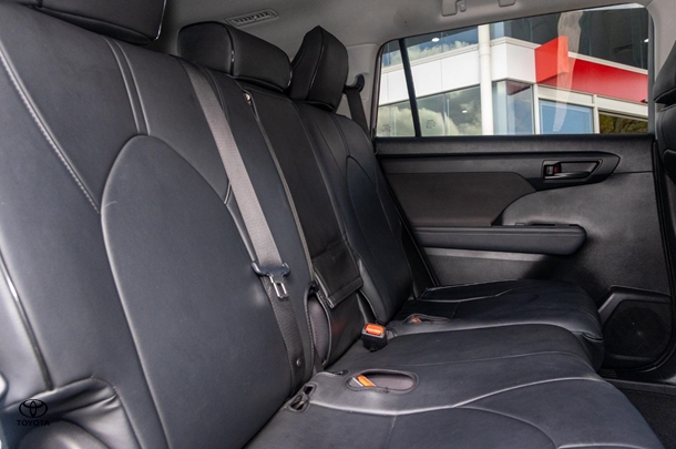 2021 Toyota KLUGER HYBRID GX AWD image 9