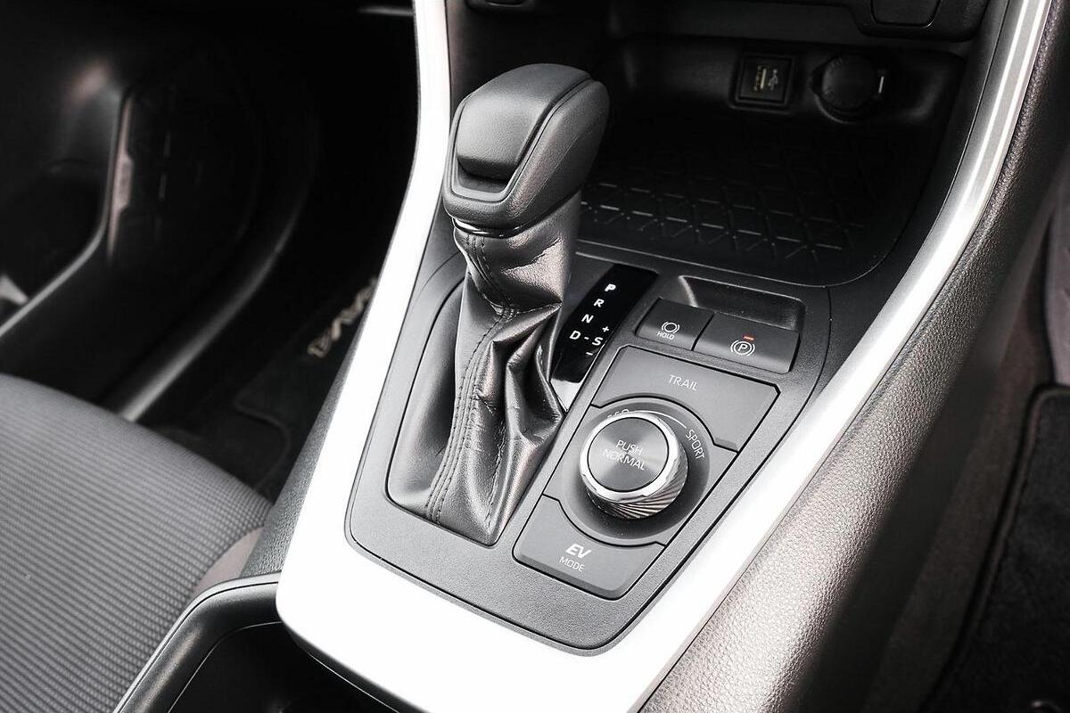 2024 Toyota RAV4 GX Auto eFour image 18