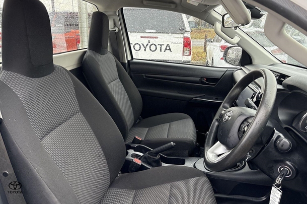 2023 Toyota HILUX Workmate image 12