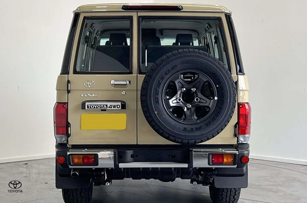 2023 Toyota LC Military GXL image 5