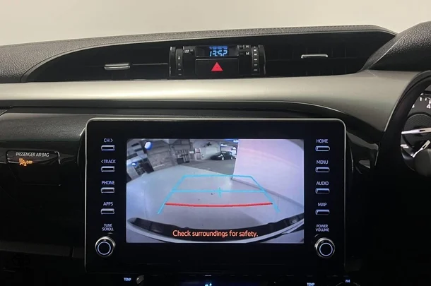 2023 Toyota Hilux SR5 image 18