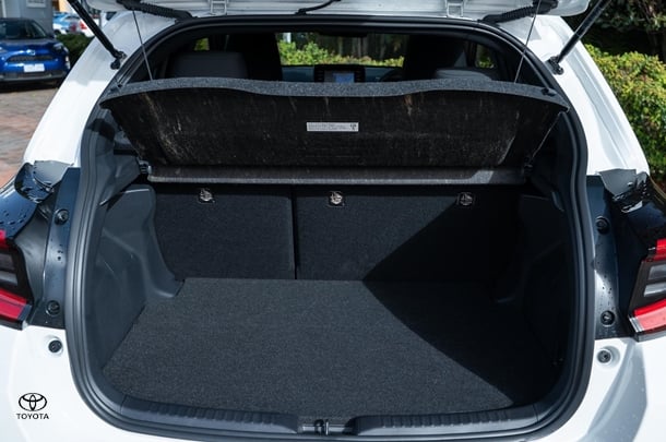 2021 TOYOTA Yaris Hybrid SX image 26