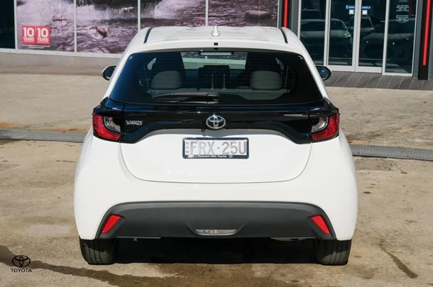 2023 Toyota Yaris Ascent Sport image 5