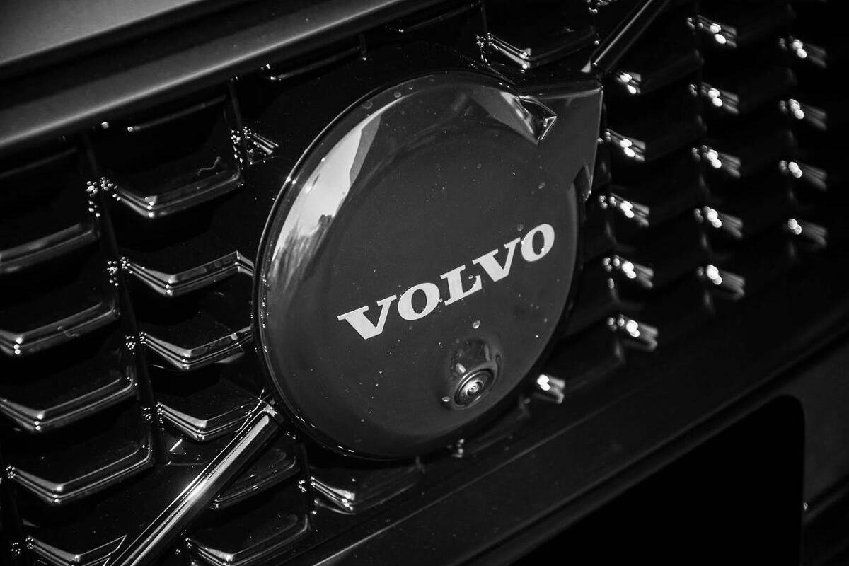 2024 Volvo S60 Recharge T8 Black Edition Auto AWD MY24 image 11