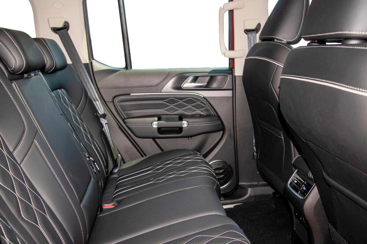 2024 GWM Tank 300 Lux Hybrid Auto 4x4 image 9