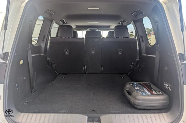 2023 Toyota Landcruiser VX image 13
