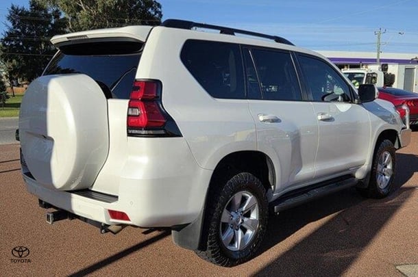 2017 Toyota Prado GXL image 4