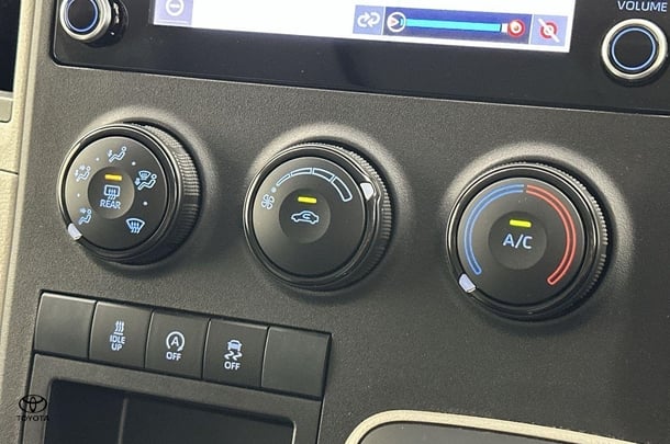 2019 Toyota Hiace LWB image 21