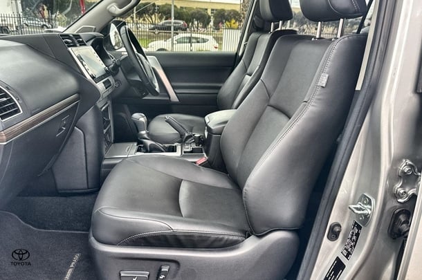 2023 Toyota Prado VX image 25