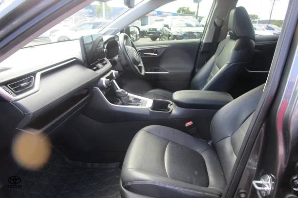 2022 Toyota Rav4 Hybrid Cruiser 2WD image 11