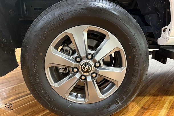 2022 Toyota Landcruiser VX image 9