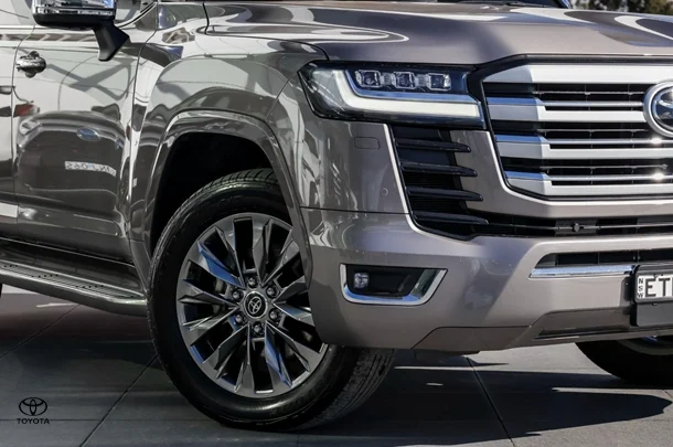2022 Toyota LANDCRUISER Sahara ZX image 6