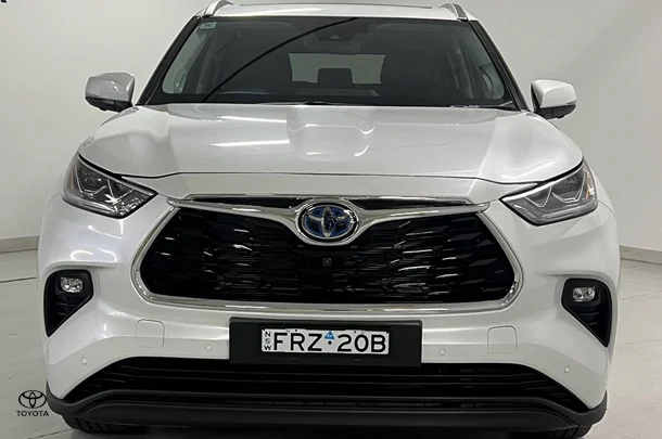 2024 Toyota Kluger Hybrid AWD GRANDE image 3