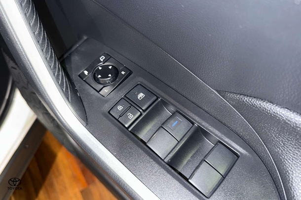 2022 Toyota Rav4 Hybrid GX-2WD image 15