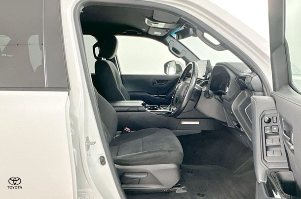 2023 Toyota Landcruiser GXL image 14