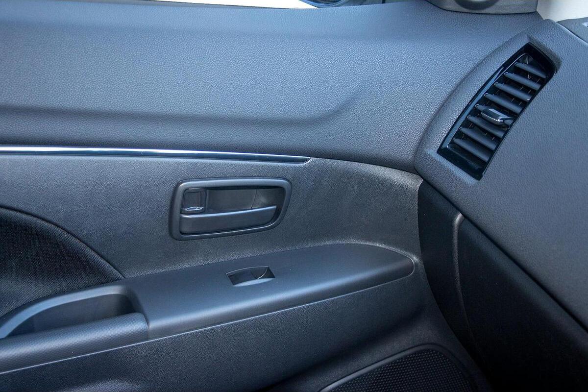 2025 Mitsubishi ASX GS XD Auto 2WD MY24 image 13