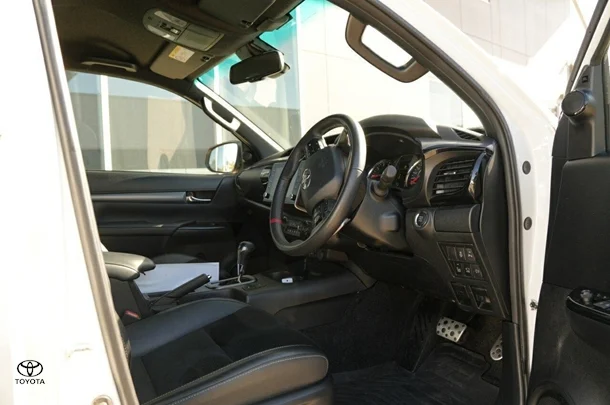 2023 Toyota Hilux 4x4 GR-S image 5