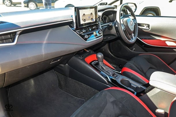 2024 Toyota Corolla Hatch Hybrid ZR image 10