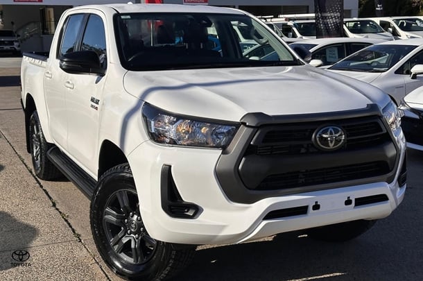 2022 Toyota HiLux 4x4 SR image 1