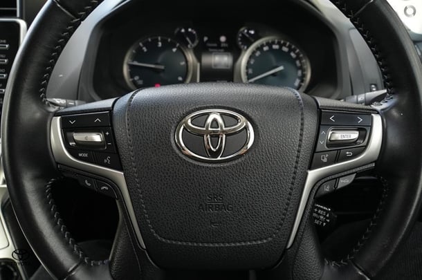 2023 Toyota Prado GXL image 6