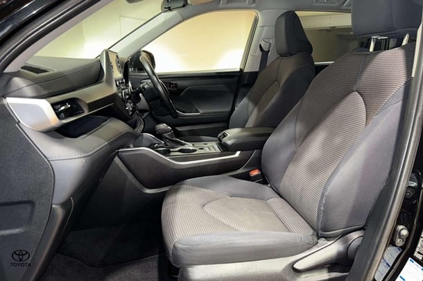 2021 Toyota Kluger Hybrid GX AWD image 3