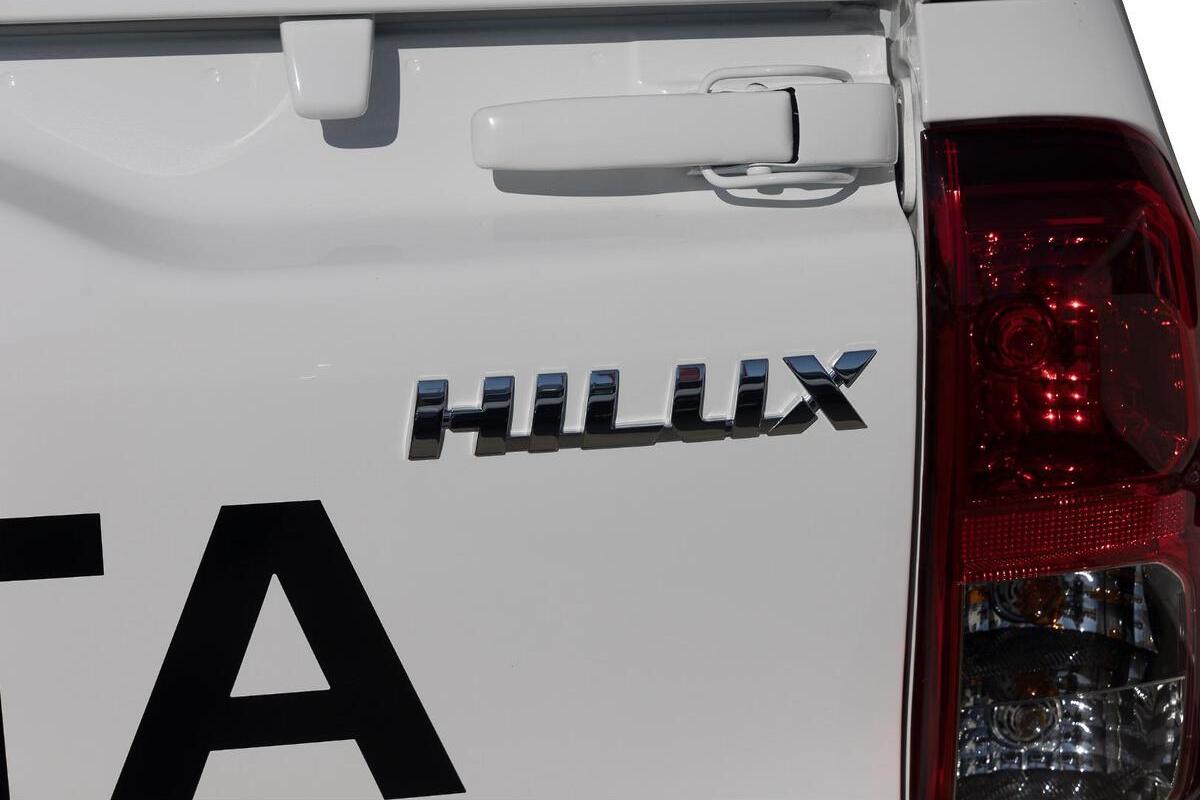 2025 Toyota Hilux SR Auto 4x4 Double Cab image 10