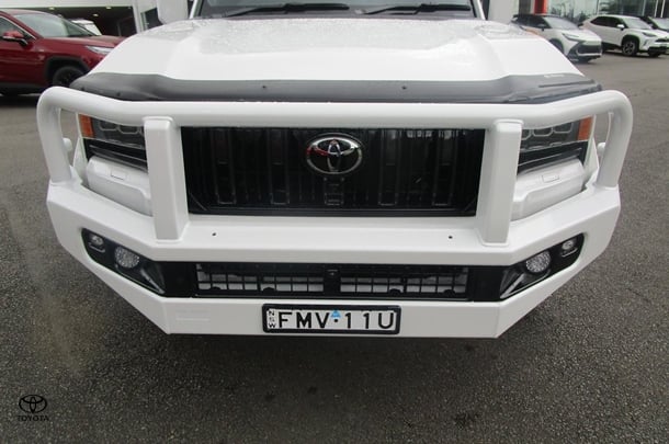 2024 Toyota Prado VX image 26