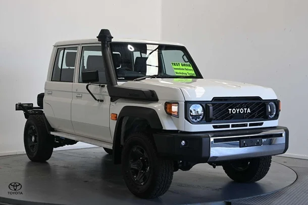 2025 Toyota LC Military GXL image 2
