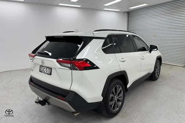 2022 Toyota RAV4 GXL-2WD image 3
