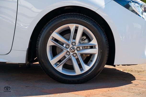 2020 TOYOTA Corolla Hatch Hybrid Ascent Sport image 28