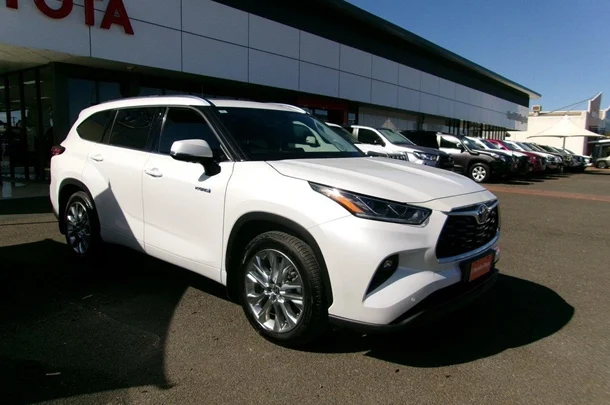 2022 Toyota Kluger Hybrid AWD GRANDE image 3